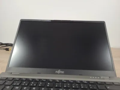 Reálná fotografie – Notebook Fujitsu LifeBook U7411 – i5-1135G7, 16 GB, 256 GB SSD NVMe, FHD, Windows 11 Pro