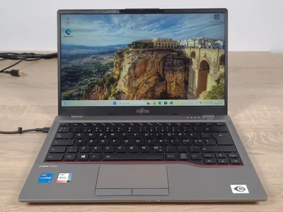 Reálná fotografie – Notebook Fujitsu LifeBook U7411 – i5-1135G7, 16 GB, 256 GB SSD NVMe, FHD, Windows 11 Pro