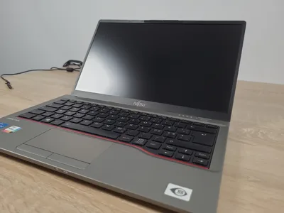 Reálná fotografie – Notebook Fujitsu LifeBook U7411 – i5-1135G7, 16 GB, 256 GB SSD NVMe, FHD, Windows 11 Pro