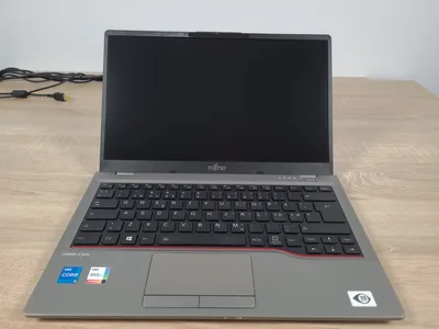 Reálná fotografie – Notebook Fujitsu LifeBook U7411 – i5-1135G7, 16 GB, 256 GB SSD NVMe, FHD, Windows 11 Pro