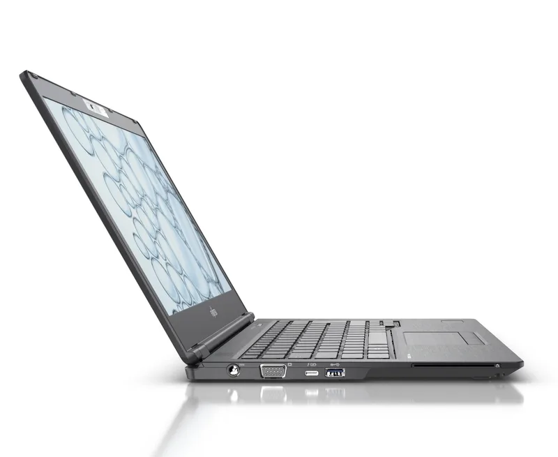 Fujitsu LifeBook U7410 – detail portu Thunderbolt 3 a VGA