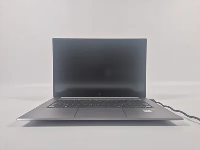 Reálná fotografie – Pracovní stanice HP ZBook Studio G7 – i7-10850H, 32 GB, 512 GB SSD NVMe, Quadro T2000 Max-Q, FHD, Windows 11 Pro