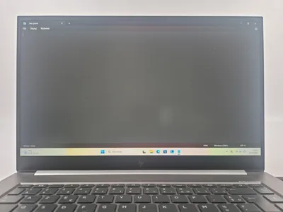 Reálná fotografie – Pracovní stanice HP ZBook Studio G7 – i7-10850H, 32 GB, 512 GB SSD NVMe, Quadro T2000 Max-Q, FHD, Windows 11 Pro