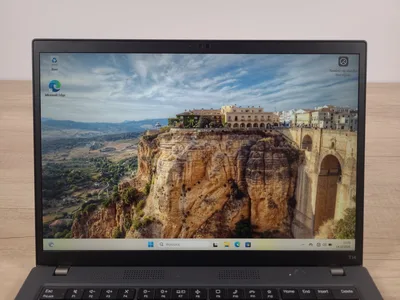 Reálná fotografie – Notebook Lenovo ThinkPad T14 Gen 3 – Ryzen 5 PRO 6650U, 16 GB, 256 GB SSD NVMe, Radeon 660M, WUXGA, Windows 11 Pro
