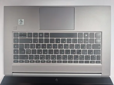 Reálná fotografie – Pracovní stanice HP ZBook Studio G7 – i7-10850H, 32 GB, 512 GB SSD NVMe, Quadro T2000 Max-Q, FHD, Windows 11 Pro