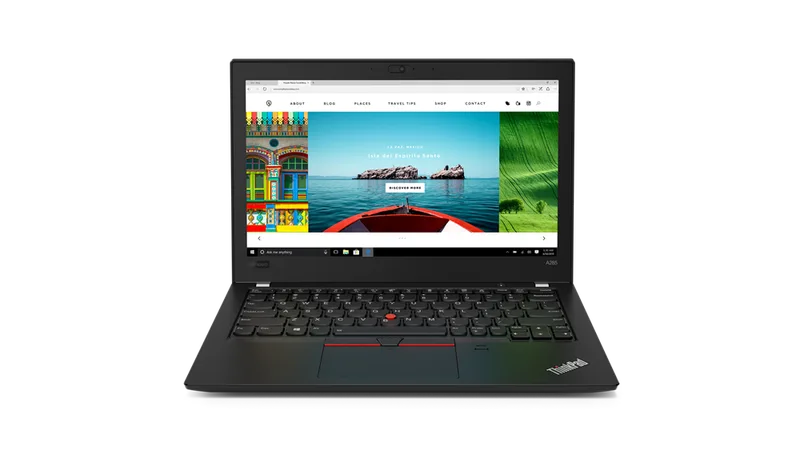 Lenovo ThinkPad A285 – zadní pohled na zavřené víko s karbonovým krytem