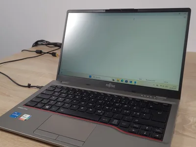Reálná fotografie – Notebook Fujitsu LifeBook U7411 – i5-1135G7, 16 GB, 256 GB SSD NVMe, FHD, Windows 11 Pro
