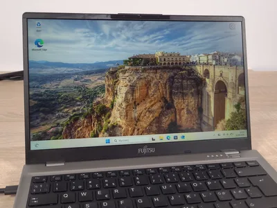 Reálná fotografie – Notebook Fujitsu LifeBook U7411 – i5-1135G7, 16 GB, 256 GB SSD NVMe, FHD, Windows 11 Pro