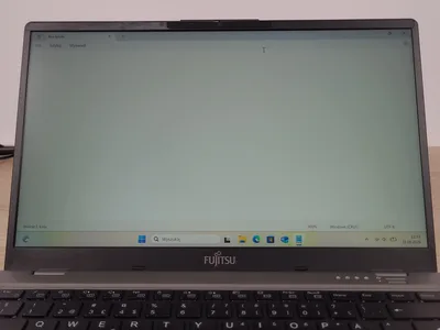 Reálná fotografie – Notebook Fujitsu LifeBook U7411 – i5-1135G7, 16 GB, 256 GB SSD NVMe, FHD, Windows 11 Pro