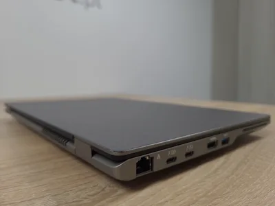 Reálná fotografie – Notebook Fujitsu LifeBook U7411 – i5-1135G7, 16 GB, 256 GB SSD NVMe, FHD, Windows 11 Pro