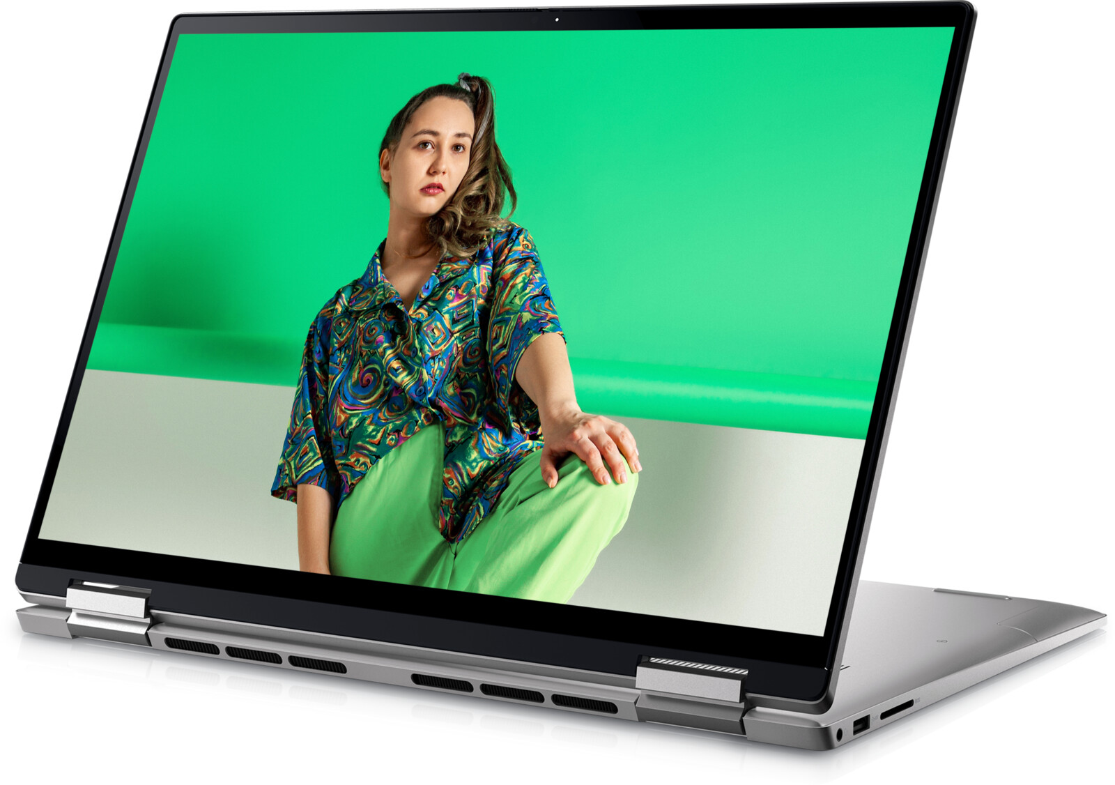 Dell Inspiron 16 7620 2-in-1 -- boční hrana se čtečkou SD karet a portem USB-C