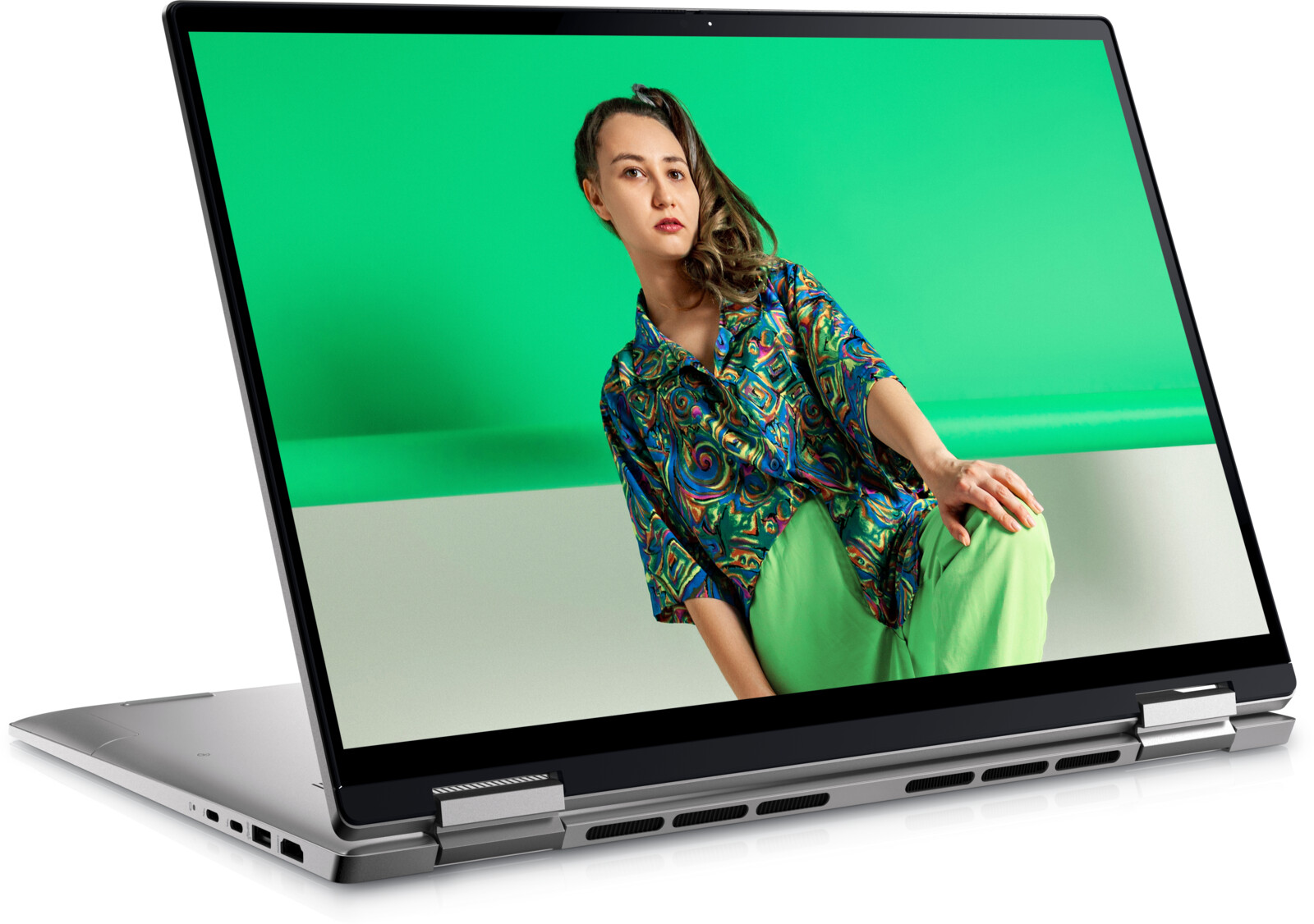 Dell Inspiron 16 7620 2-in-1 -- boční hrana s porty USB-A a USB-C