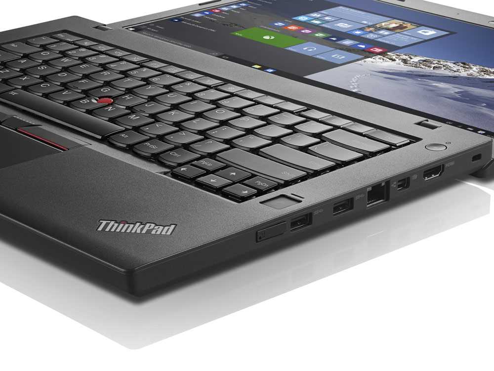 Lenovo ThinkPad T460p – boční pohled na konektory